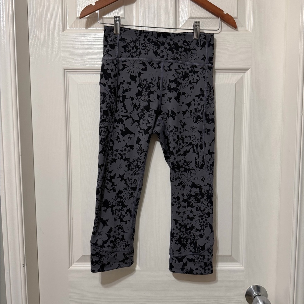 lululemon in movement crop leggings size 6 euc
